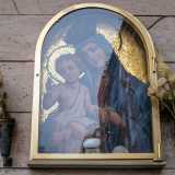 ...e le Madonne con Bambino in piazzale Locchi...